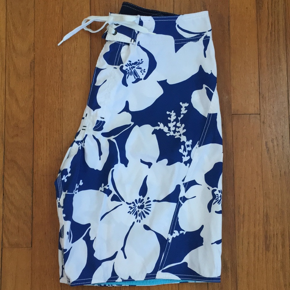 American eagle men’s swim trunks